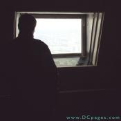 There are 2 windows on each of the four sides of the observation floor. Each window provides a spectacular view of Washington. 
