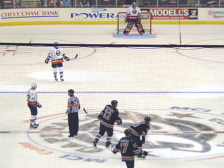 The Caps, who are unbeaten in their last 15 home games against the Islanders dating from 1997, continued the streak with 6-1 victory.