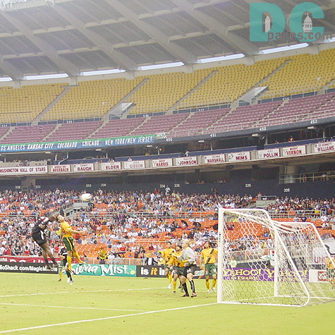 DC United DF, No.5 Ezra Hendrickson did a good header but couldn't find the net.