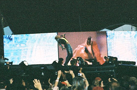 Mary J. gave it her all when performing her hit "No More Drama".