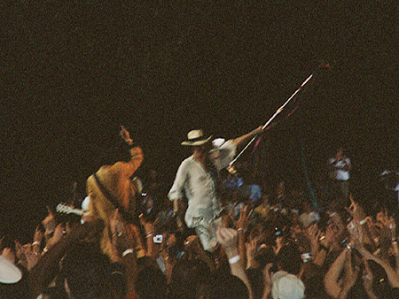 The crowd was given flashing lights to shine when Steven Tyler performed one of his songs.