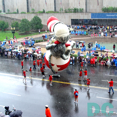 Float troubles cause the Cat in the Hat to stop and readjust in front of the National Museum of American History.