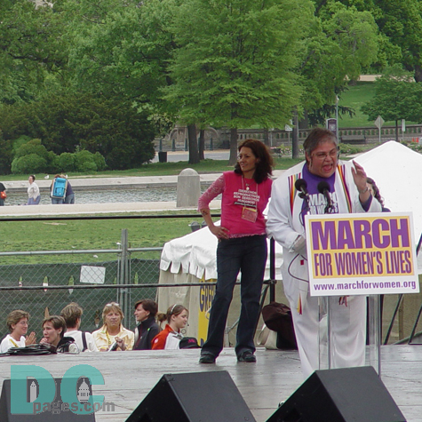 The many speeches encourage the cheering crowds.