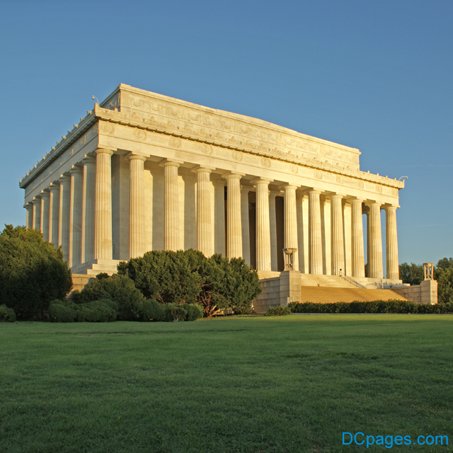 Lincoln Memorial - Postcard