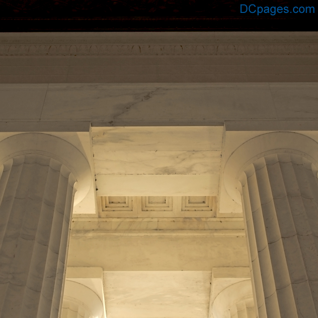 Lincoln Memorial - Cracked Architrave Stone