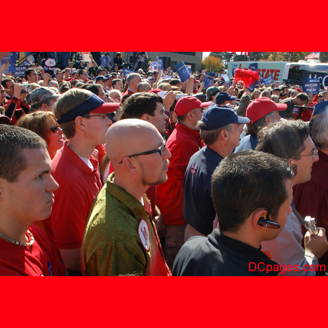 The crowd listens to Senator McCain.