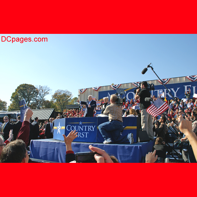 Sentator John McCain speaks to his supporters.