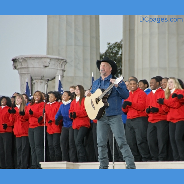 Garth Brooks at the Lincoln Memorial