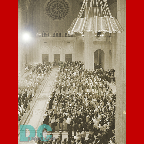 Top view of the congregation from the West transept.