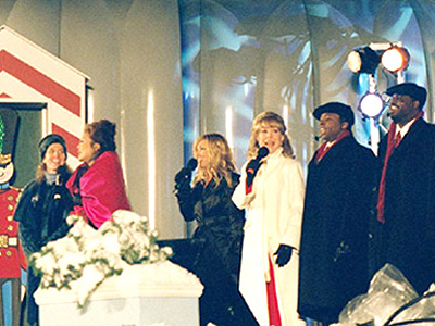 All of the guest singers joined to sing a lovely holiday tune