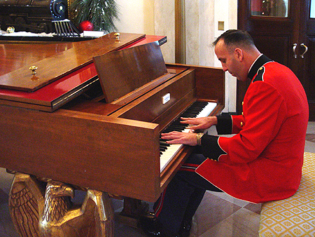 Holiday music was played on the piano for all to enjoy.