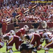 Kurt Warner (13) reads the Redskins defense.