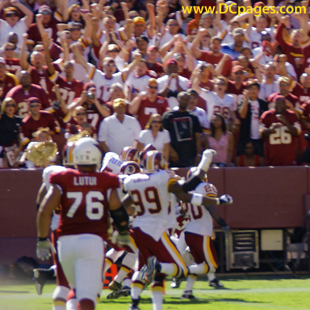 London Fletcher (59) runs for 27 yards, TOUCHDOWN.