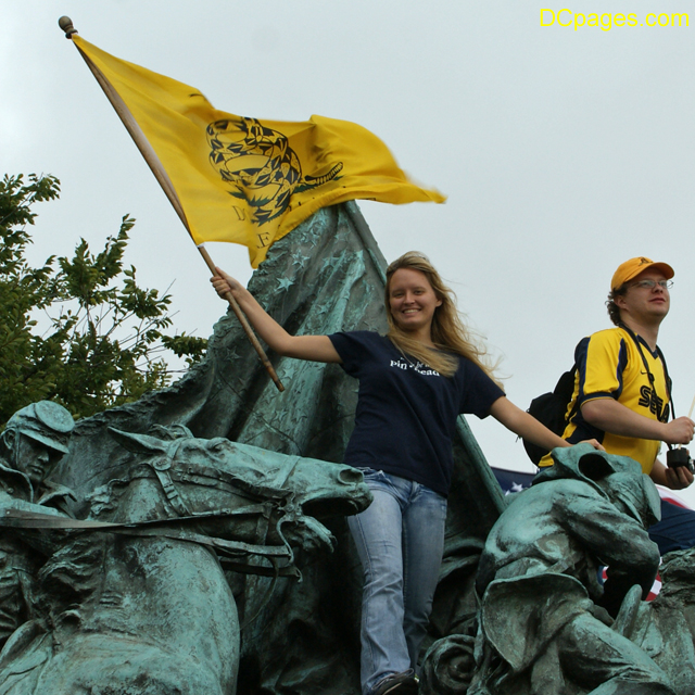 Soldiers Flag Statue