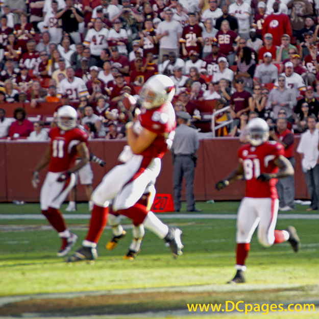 Kurt Warner (13) pass short middle to 85-J.Urban to ARI 36 for 7 yards 