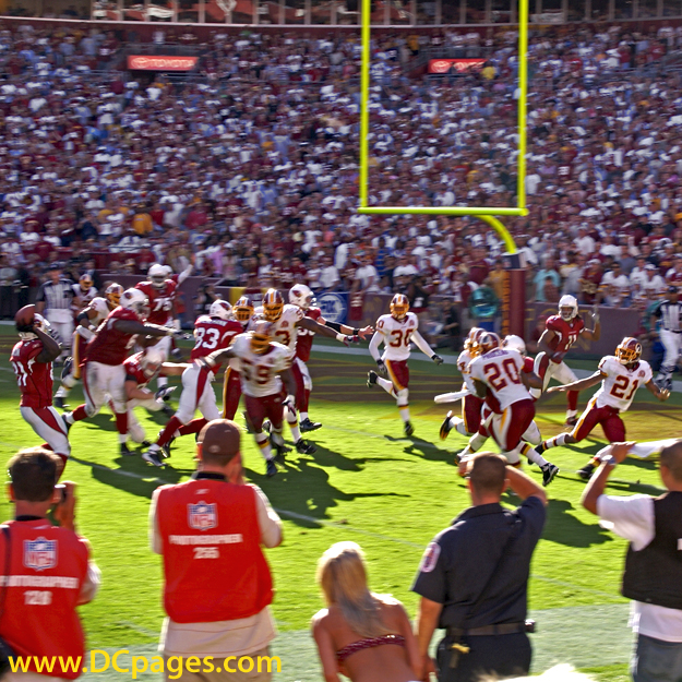 On the 2 point conversion attempt Anquan Boldin (81) looks for an open 11-L.Fitzgerald 