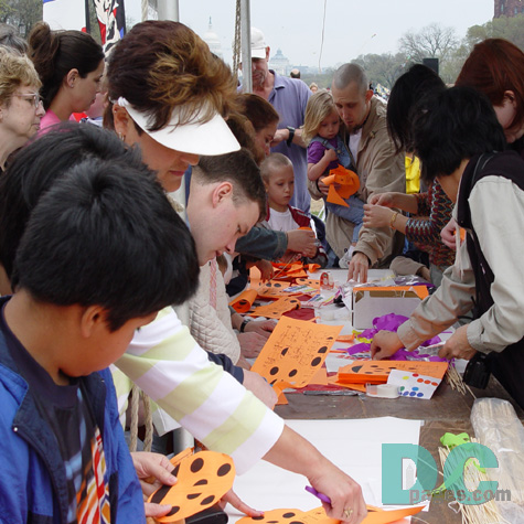 Smithsonian Kite Festival - Kite building