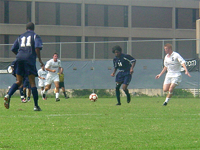 The Bison try to get past the Hoya defense.