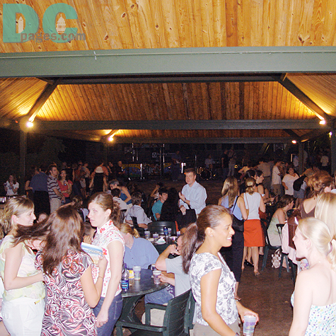In a good atmosphere, beautiful ladies enjoyed chatting with their friends. 