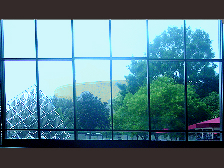 The inside wasn't the only lovely view, the outside shined as well, where the Hirshorn Modern Art museum stood in the distance.
