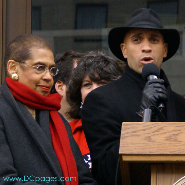 Mayor Adrian M. Fenty introduces Congresswoman Eleanor Holmes Norton.