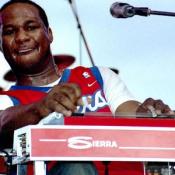 Robert Randolph makes it look easy.