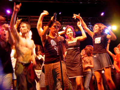 Craig Montoya (bass, vocals) sings the last song while fans were picked out of the audience to dance on stage.