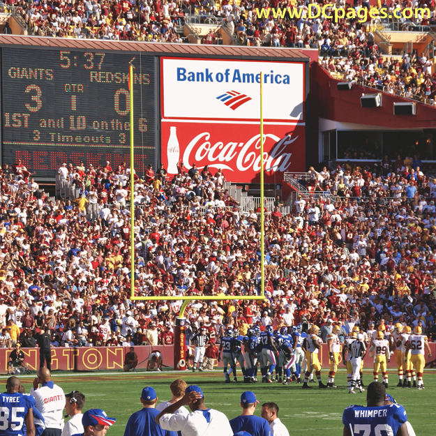 The Redskins offense gets ready for 1-and-10 on the Giants 6-yard line.