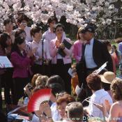 Kimiko Shimada of Cardinal Choir introduces Mayor Anthony Williams