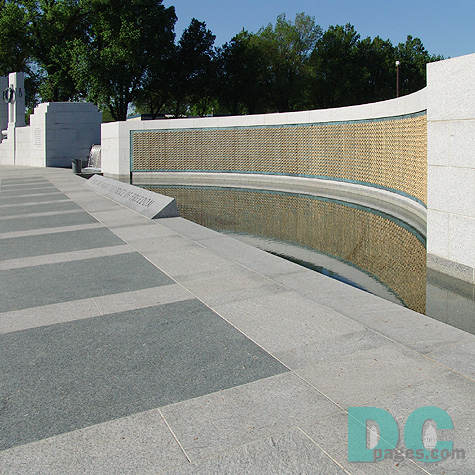 Northeast to Southwest View of the World War II Memorial. 4,000 sculpted gold stars on the Freedom Wall.