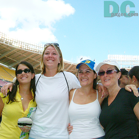 "Say cheese!" A group of supportes was showing their great smile.