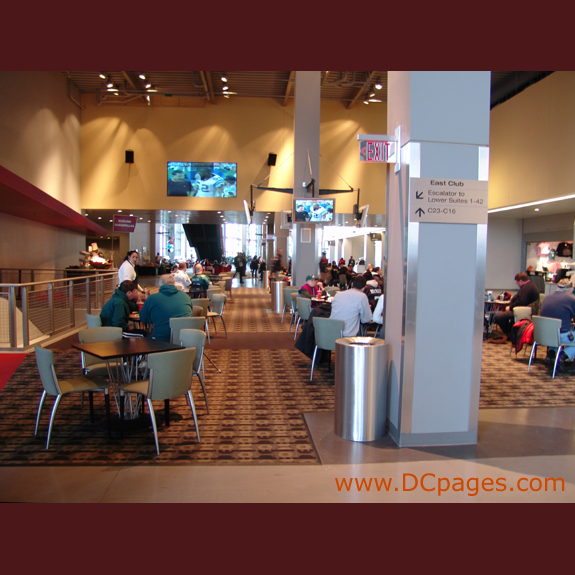 I noticed one of the main rooms had a burgandy and gold color theme going on. 