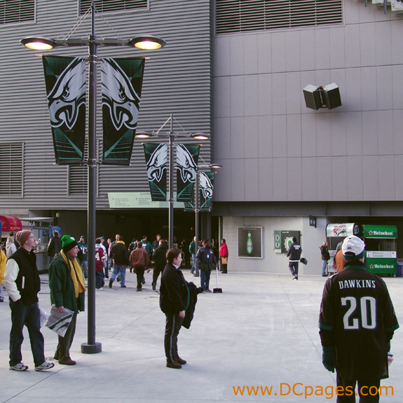 Linc stadium has 2 Concourses that range
from 60 - 90 ft. 
