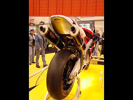Look how juicy that back tire is.