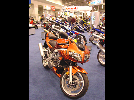 Suzuki's SV1000S, is a Liquid-cooled, 996cc 90 degree V-twin, DOHC 8-valve engine - tuned for exceptional low-to-mid rpm throttle response and torque.