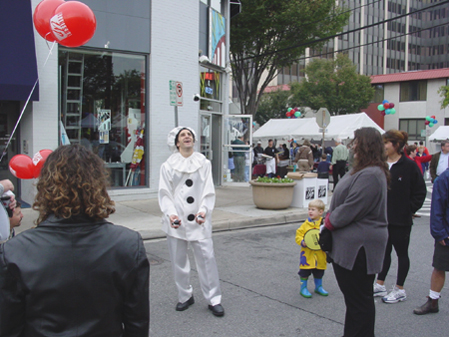 Street performers helped to entertain the crowd.