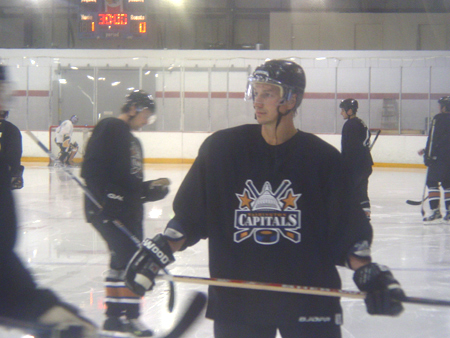 Peter Bondra awaits the start of the scrimmage.