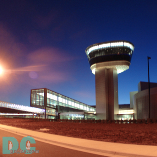 Steven F. Udvar Hazy Center oberservation deck.