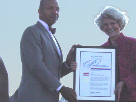 DC Mayor Anthony Williams and Harriet Fulbright with the Peace Proclamation