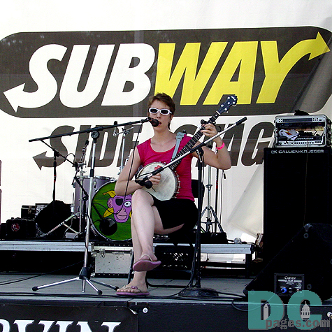 A bango totting solo singer/song-writer.