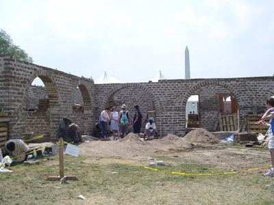 Malian architecture, with the Washington Monument in the background