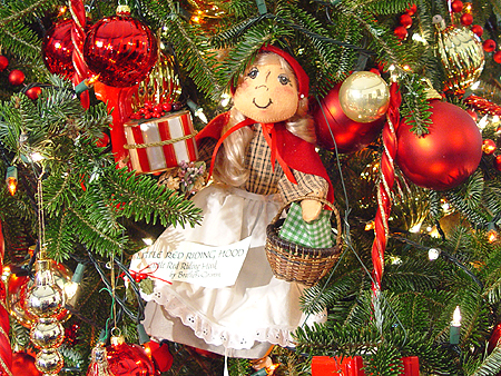 The literary ornaments decorating the official tree were used by Barbara Bush in 1989.